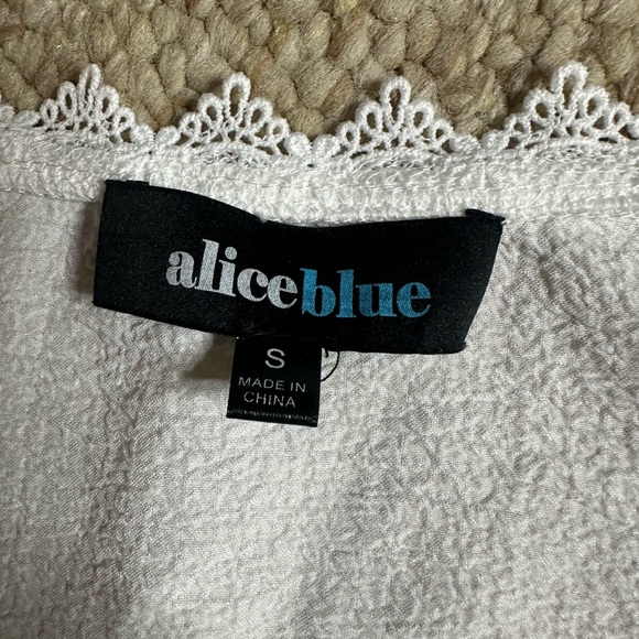 adorable Alice Blue Blouse size small - Picture 2 of 4